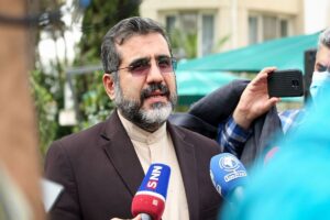 وزیر ارشاد: چه اشکالی دارد خواننده‌های معروف مالیات بدهند؟