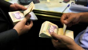 ادعای دولت مبنی بر رشد ۵ درصدی اقتصاد کشور اما ناتوان در افزایش حقوق و دستمزد!