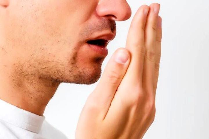 علت و روش‌های درمان بوی بد دهان