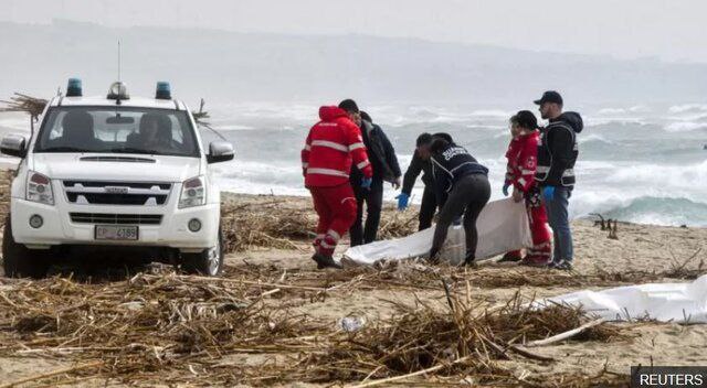 یک قایق مهاجران در سواحل ترکیه غرق شد و ۲۲ نفر جان باختند
