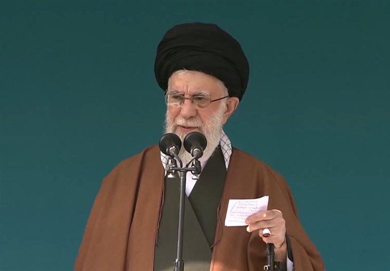 رهبر انقلاب: جمهوری اسلامی کسی را به زور وادار به دین‌داری نمی‌کند اما مقابل هنجارشکنی می‌ایستد