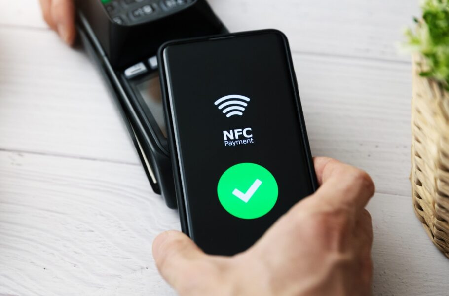 پرداخت بدون کارت بانکی با فناوری NFC در چند بانک کشور اجرا شد
