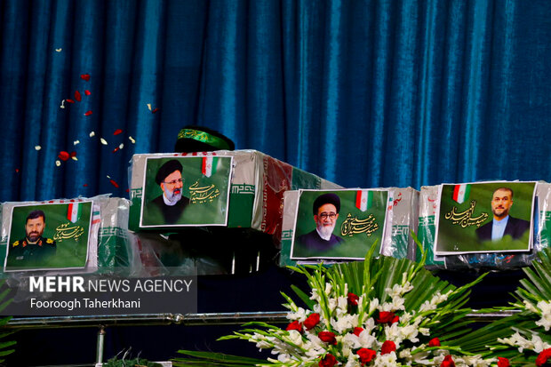 برگزاری مراسم وداع با شهدای خدمت در مصلی تهران