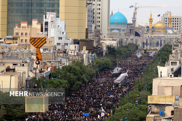 ببینید | حضور پرشور مردم مشهد برای مراسم تشییع و تدفین شهید جمهور