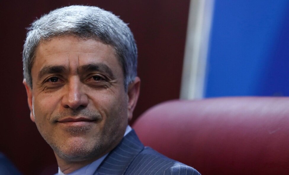 فرمانده اقتصادی پزشکیان: ظریف ضعیف‌ترین وزیر خارجه ایران است!