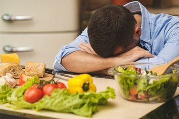 غذاهایی که باعث تشدید سردرد می‌شود