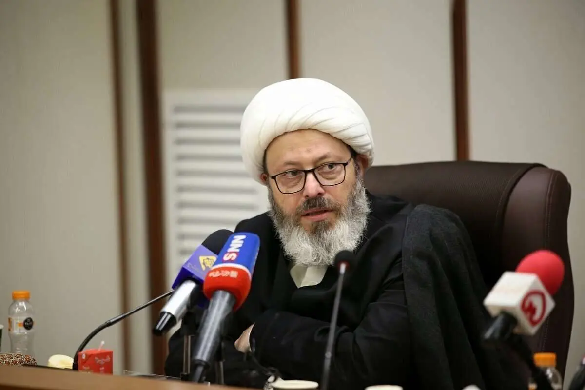 واکنش روزنامه جمهوری اسلامی به حرفهای قاسمیان: این توهین به حجاج نیست که بگویی بجای آنتالیا به مکه بیایید؟