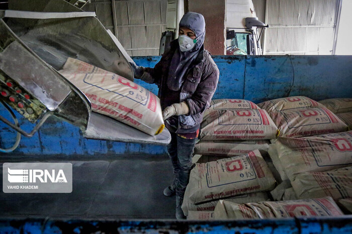 قطع برق باز هم گریبان صنایع فولادی و سیمانی را گرفت