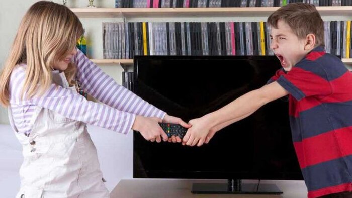 با دعوای خواهر و برادری چه باید کرد؟