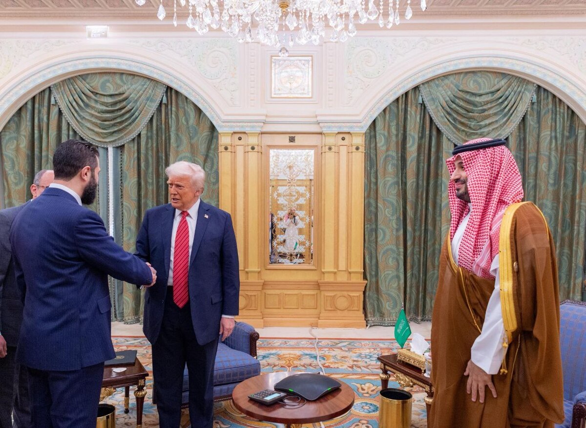 دیدار ترامپ و احمد الشرع (عکس ) / اولین دیدار سران امریکا و سوریه بعد از 25 سال / 5 درخواست ترامپ از الشرع