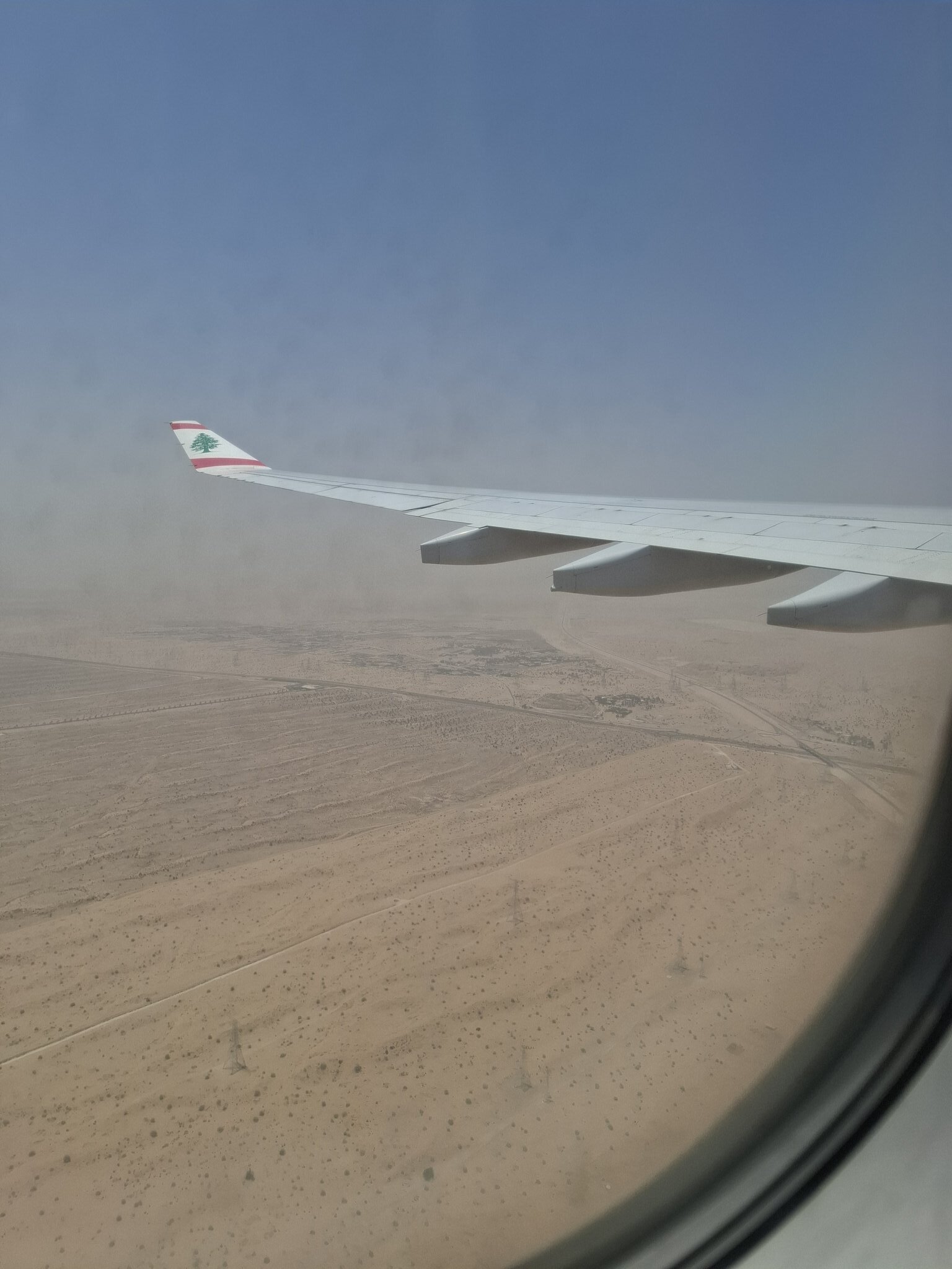 همسر سفیر ایران درباره فرودگاه دبی : فرسوده است (+عکس)