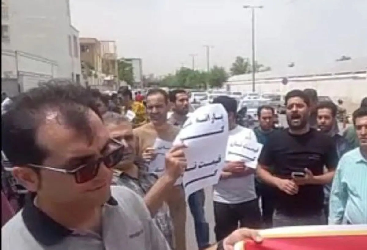 تجمع نانوایان در اراک و مشهد/ دولت یارانه نان را پرداخت کند!