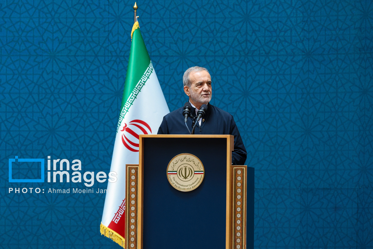 پزشکیان: اگر به گفتار امام عمل کنیم، هیچ قدرتی نمی‌تواند به ما زور بگوید