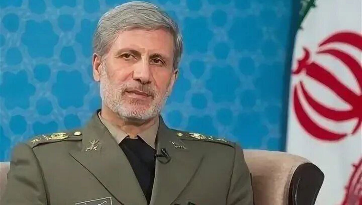 با حکم رهبر انقلاب امیر سرلشکر حاتمی فرمانده ارتش جمهوری اسلامی ایران شد