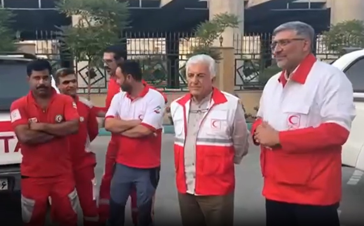 حضور رضا کیانیان در جمع امدادگران هلال احمر (+عکس)