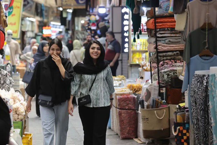 گزارش الجزیره از بازگشت دوباره زندگی به تهران