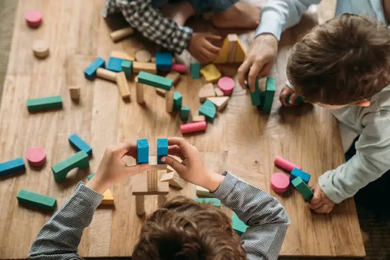 نگهداری کودک در منزل خودمان