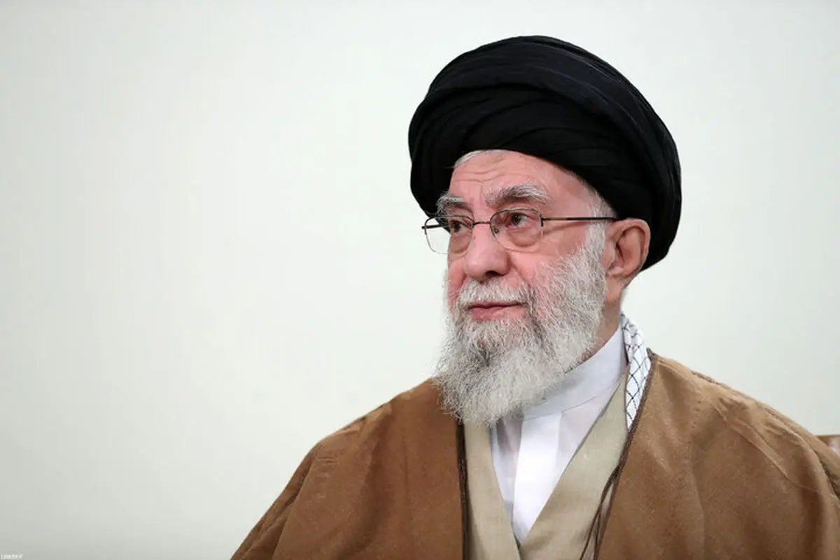 توییت عبری رهبر انقلاب: رژیم باید منتظر مجازاتی سخت باشد. دست قدرتمند نیروی مسلح جمهوری اسلامی او را رها نخواهد کرد