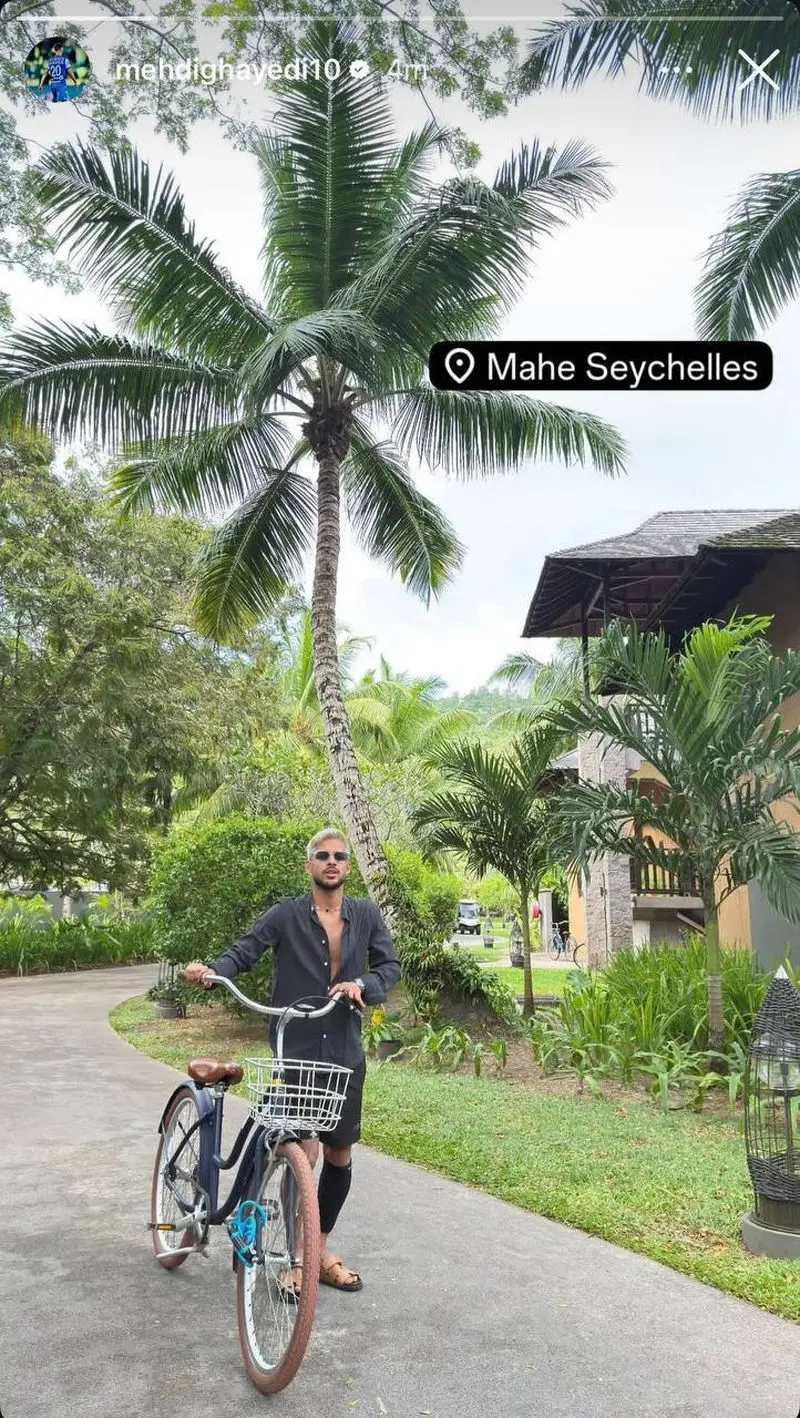 تصویر؛ خوشگذرانی مهدی قایدی در جزایر سیشل با استایلی خاص