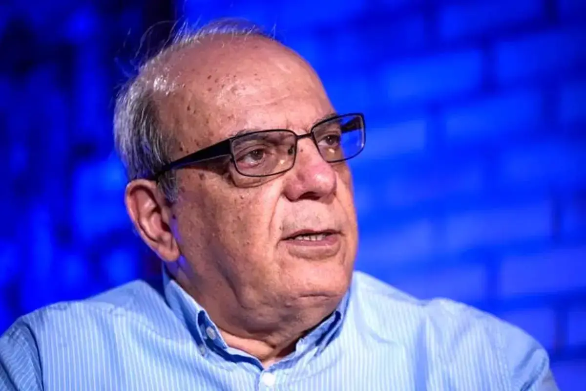 هشدار عباس عبدی به پزشکیان: لایحه فضای مجازی را پس بگیرید، پوست خربزه است