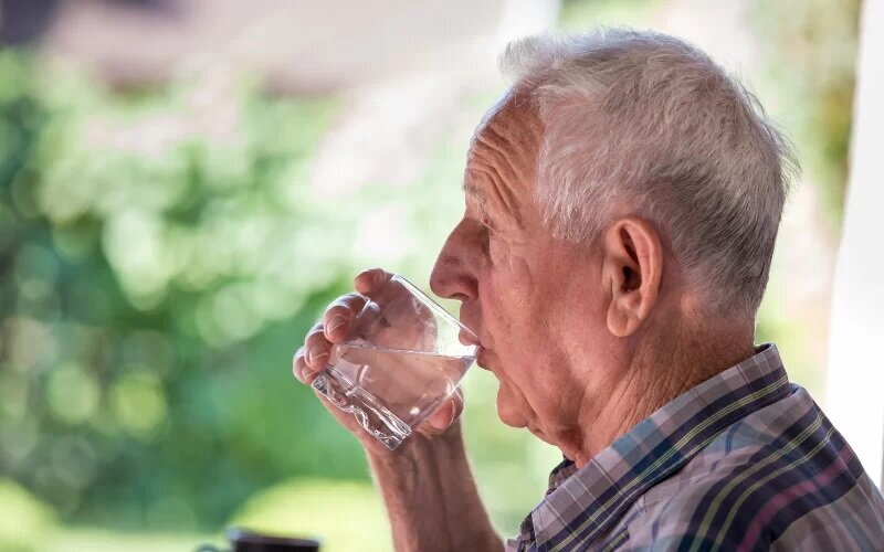 چرا سالمندان تشنگی را حس نمیکنند؟