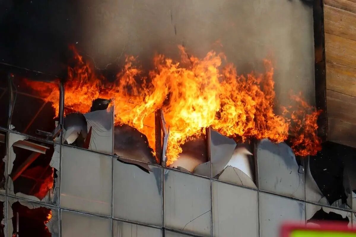 تخلیه مجتمع تجاری ونوس در منطقه آزاد انزلی به دلیل خطر ریزش + ویدیو