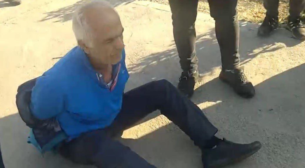 لحظه دستگیری بهروز احسانی به همراه تجهیزات انفجاری | تصاویر