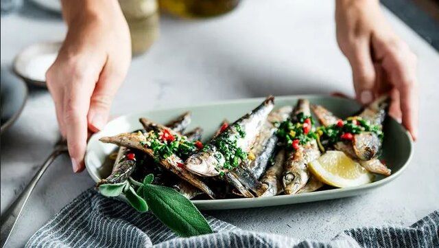 مصرف این خوراکی‌ها باعت بوی بد بدن می شود