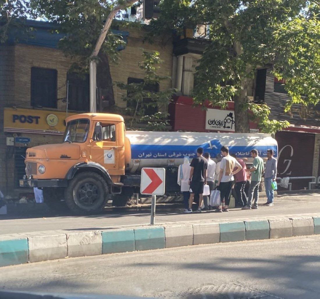 آبرسانی با تانکر در تهران/ وضعیت آب پایتخت بحرانی شد آبرسانی با تانکر در تهران/ وضعیت آب پایتخت بحرانی شد