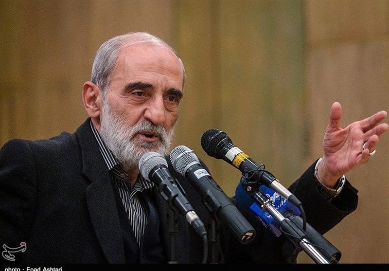 حمله جدید حسین شریعتمداری به پزشکیان به بهانه مصاحبه با تاکر کارلسون/ سخنان تان به دیدگاه ویرانگر برخی مشاوران حضرتعالی شباهت عجیبی دارد!