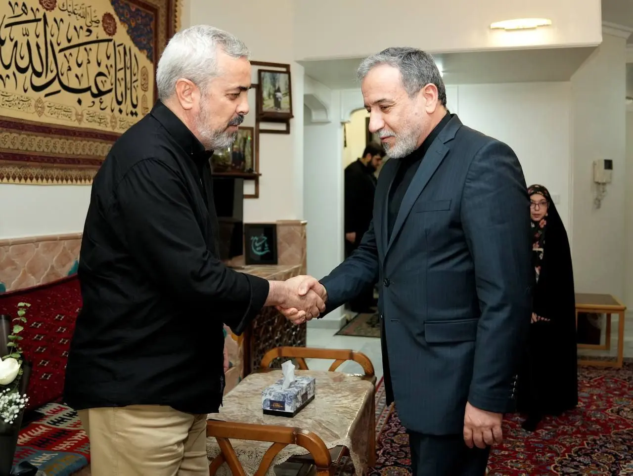 دیدار سید عباس عراقچی وزیر امور خارجه با خانواده سردار شهید باقری