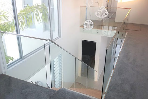 نرده شیشه ای دکوپارت1 | در فضاهای داخلی مدرن