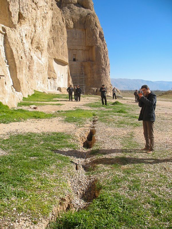تهدید فرونشست از تخت‌جمشید تا برج طغرل/ بیش از ۸۰۰ شهر و ۱۶ کلانشهر ایران در معرض خطر فرونشست