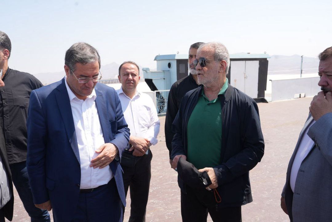 تصاویر بازدید پزشکیان از دریاچه ارومیه