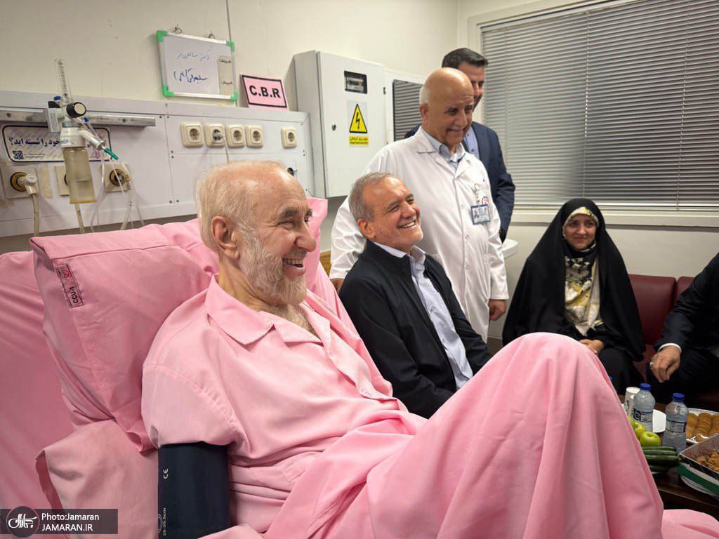 پزشکیان و معاونش به عیادت خاتمی رفتند + عکس