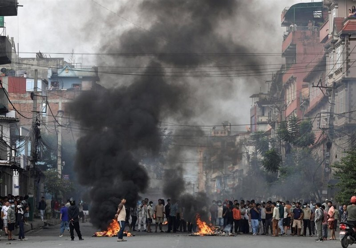 نخست وزیر نپال استعفا داد/ شمار قربانیان به ۲۲ نفر رسید