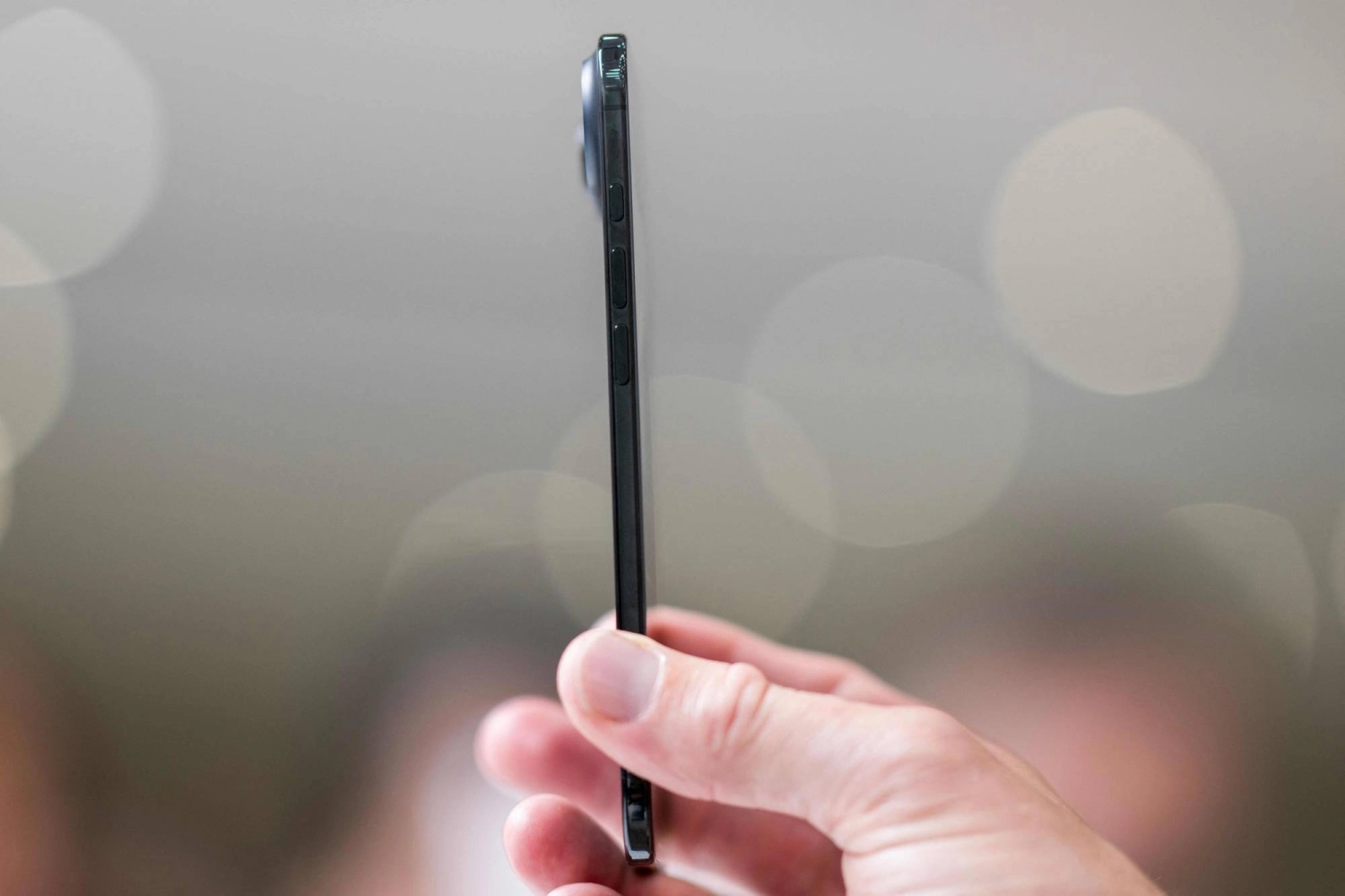 تحلیل آیفون ایر 17 / شکست اپل یا نبوغ در طراحی؟