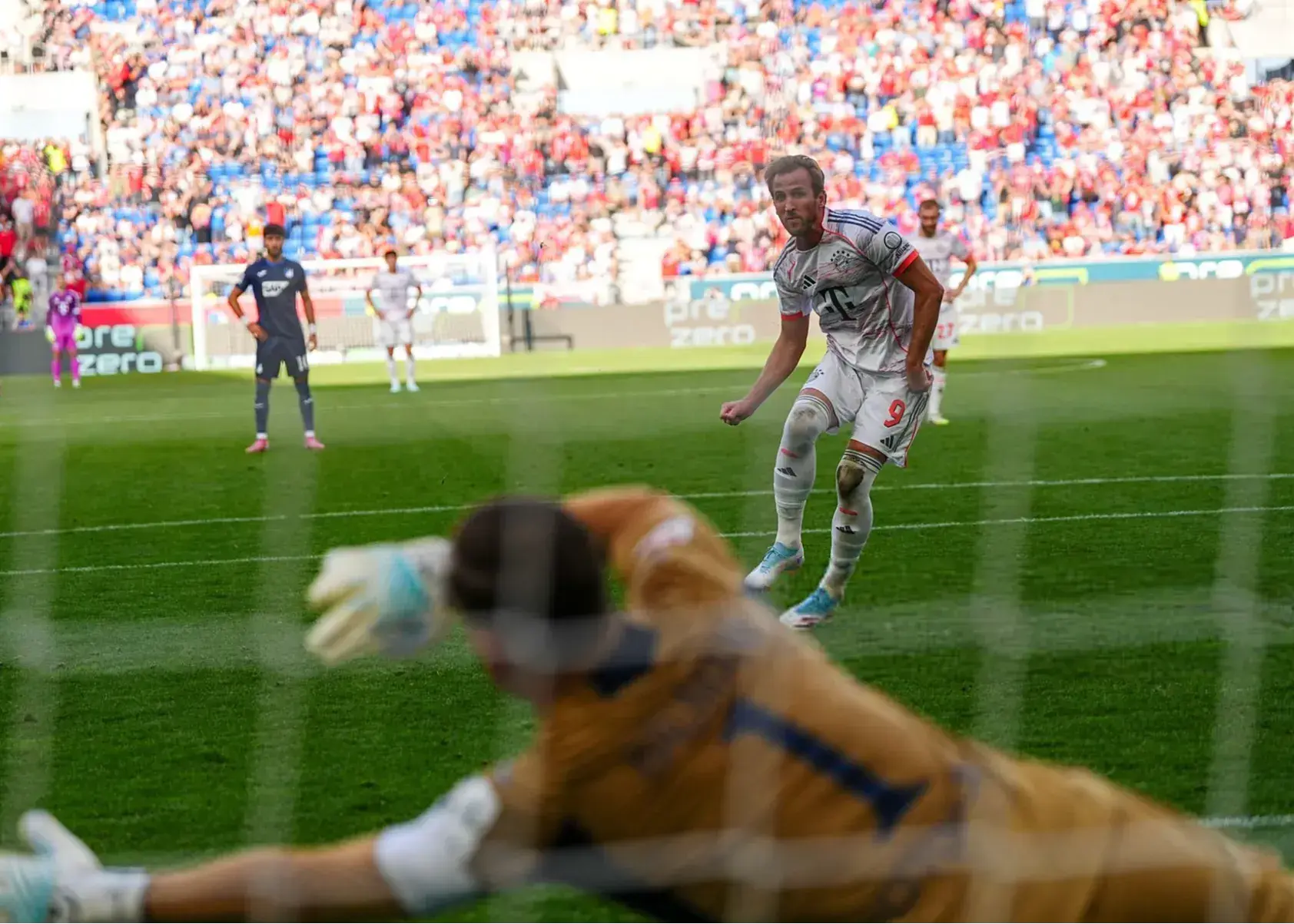 هوفن‌هایم ۱ - ۴ بایرن‌مونیخ؛ برد قاطع با هت تریک پرنس هری!