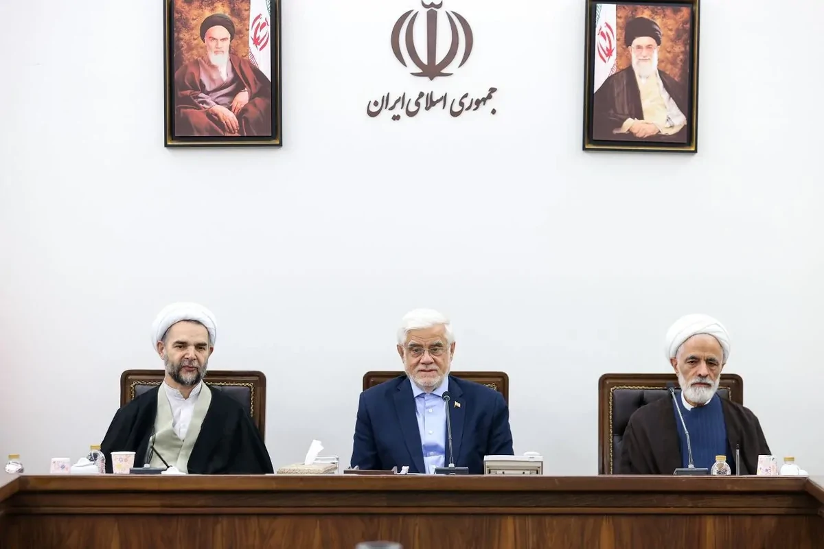 عارف: مقابله با گران‌فروشی و احتکار ضروری است