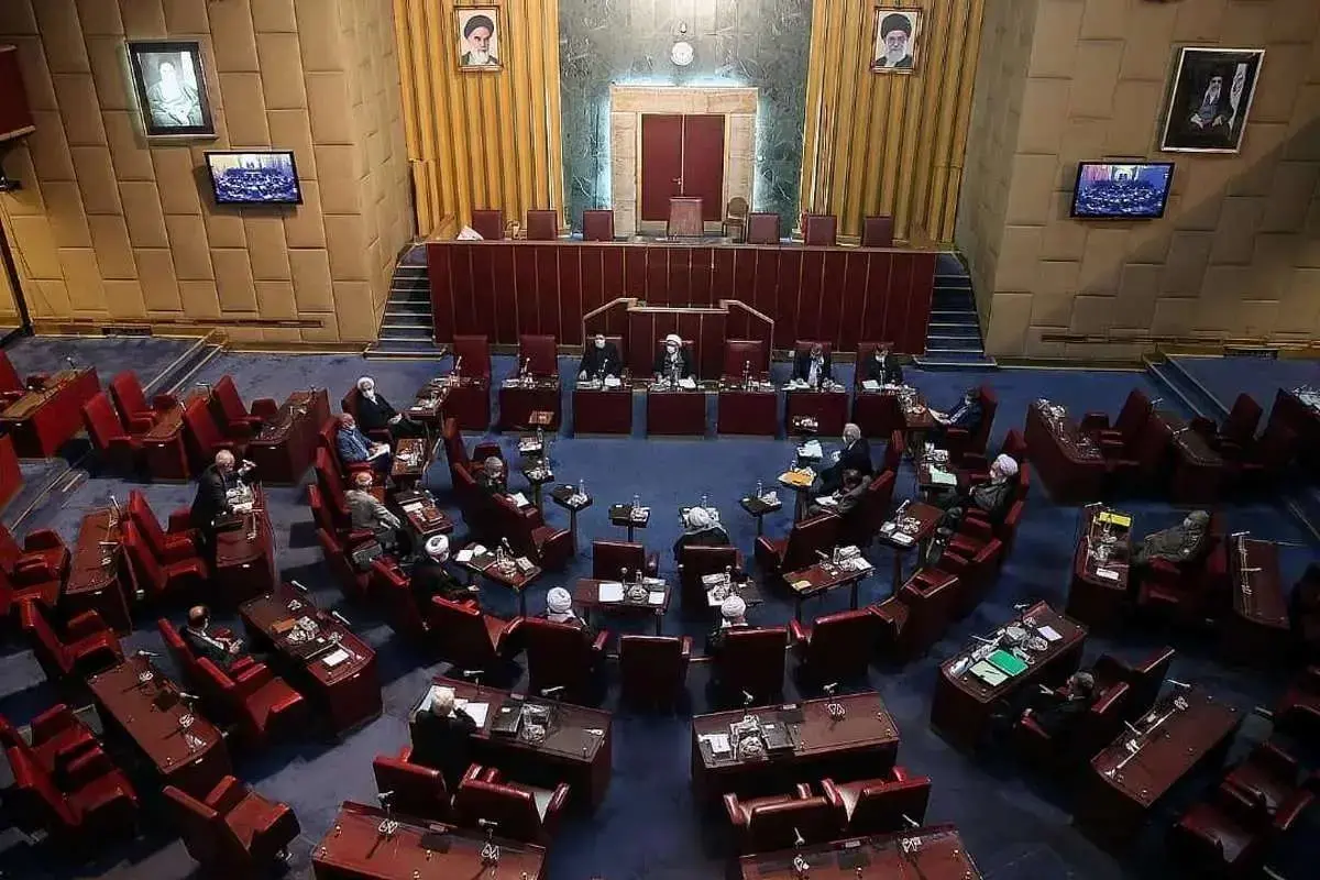 روزنامه جمهوری اسلامی: ۷ سال کشور را معطل امام جمعه‌ای کردند که CFT را حرام می‌دانست