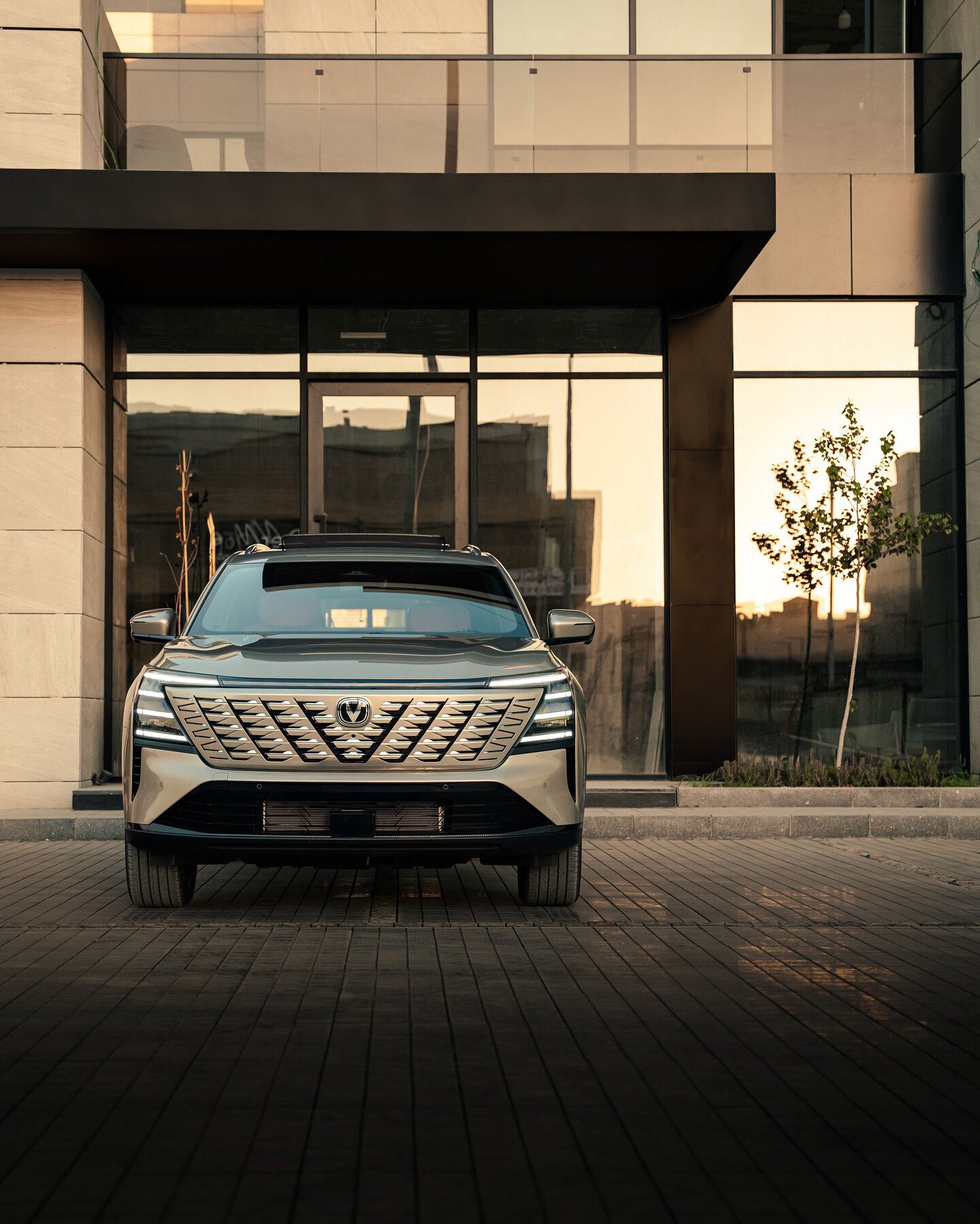 نمای خارجی شاسیبلند چانگان CS75 پلاس با موتور ۲.۰ لیتری توربو و گیربکس ۸ سرعته اتوماتیک، محصول جدید چینی چانگان CS75 پلاس با ۳ نمایشگر و دوربین 540 درجه(+عکس و قیمت در بازار عربستان)