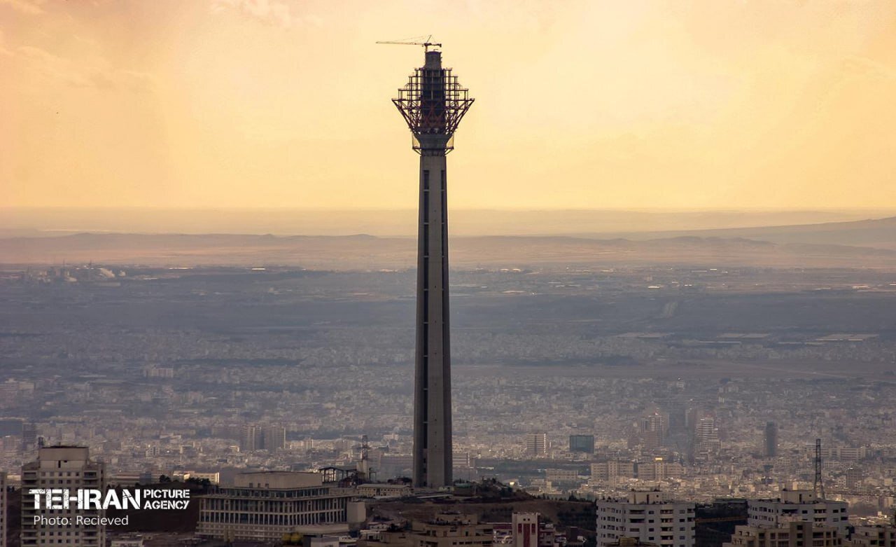 برج میلاد ۱۷ ساله شد| تصاویر دیده نشده از روزهای تولد بلندترین برج ایران