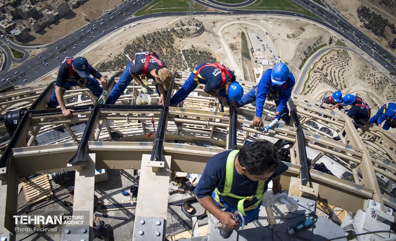 برج میلاد ۱۷ ساله شد| تصاویر دیده نشده از روزهای تولد بلندترین برج ایران