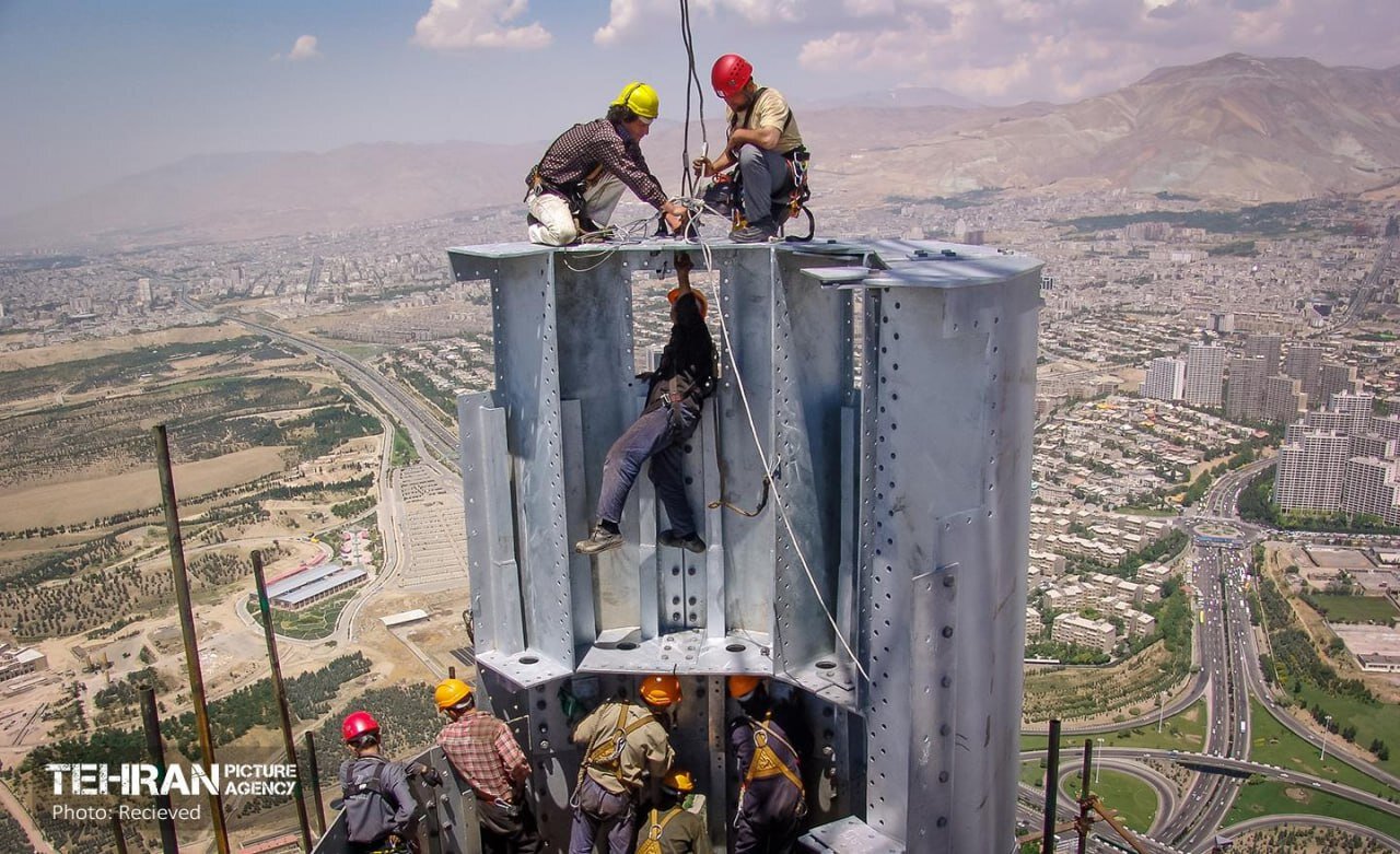 برج میلاد ۱۷ ساله شد| تصاویر دیده نشده از روزهای تولد بلندترین برج ایران