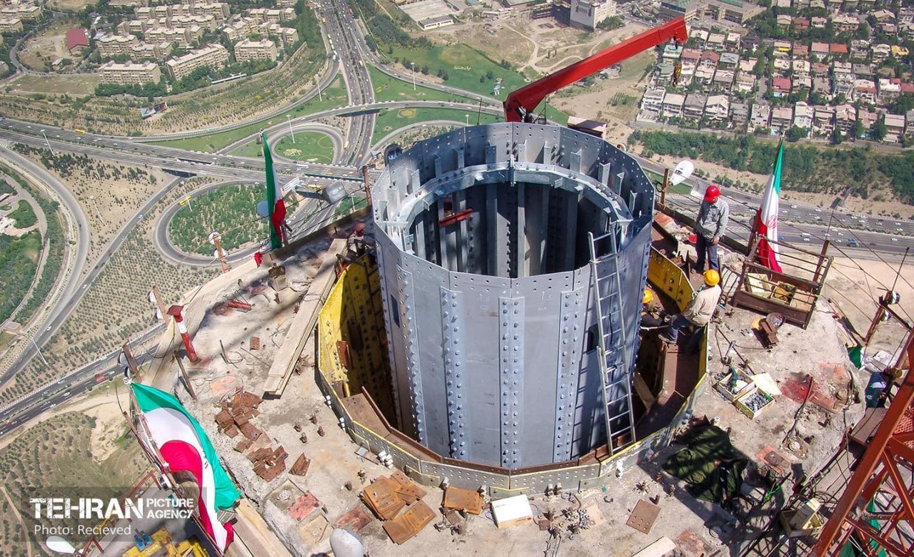 برج میلاد ۱۷ ساله شد| تصاویر دیده نشده از روزهای تولد بلندترین برج ایران