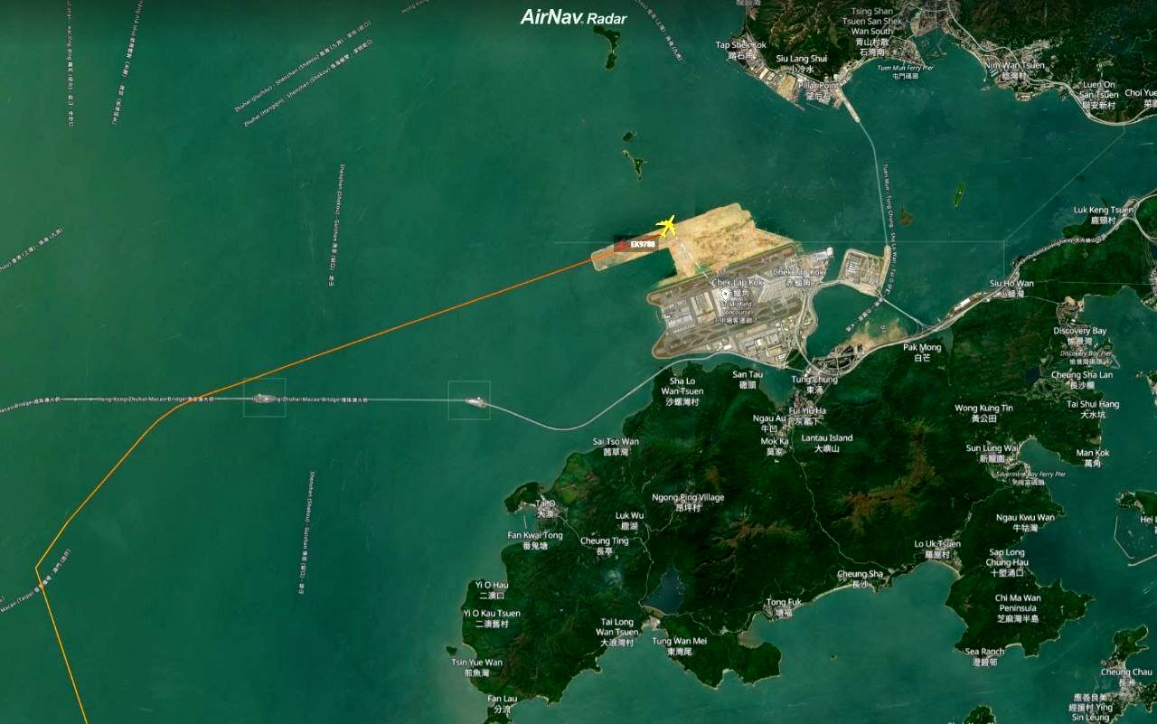 یک هواپیمای اماراتی در دریا سقوط کرد+ عکس