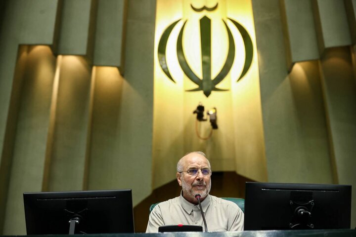 انتقاد قالیباف از وزیر کار در صحن مجلس؛ دولت خلاف قانون عمل کرد