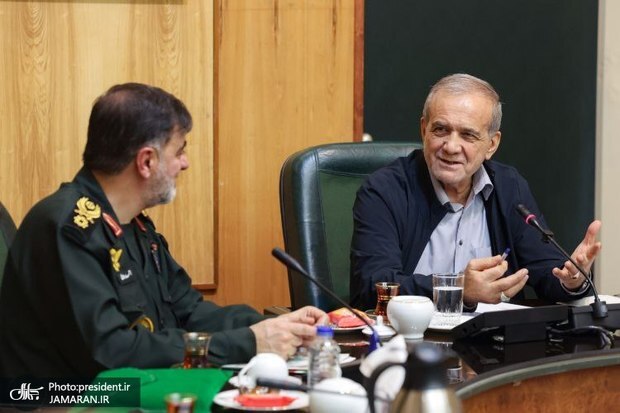 دیدار سرزده پزشکیان با سردار رادان