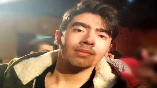 قاتل امیرمحمد خالقی امروز صبح تا پای چوبه دار هم رفت و حتی طناب دار به گردن او آویخته شد اما با اراده اولیای دم، اجرای حکم متوقف شد