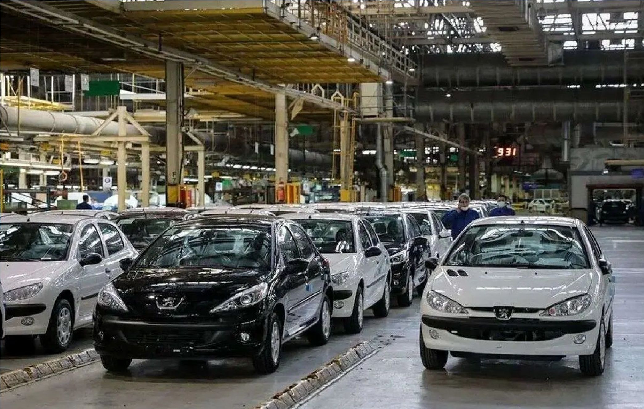 فاصله قیمتی عجیب در بازار و کارخانه صف خرید خودرو را میلیونی کرد